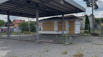 Dlaczego w Sulejowie wciąż nie powstała nowa stacja paliw? Odwołania mieszkańców trafiły do wojewody, a kierowcy od miesięcy muszą tankować poza miastem