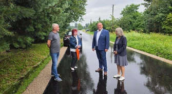 Inwestycje na drogach powiatowych w gminie Rozprza. Jeden odcinek gotowy, na drugim trwają prace