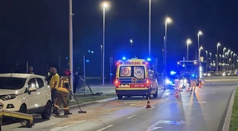 Chcieli zatrzymać obywatelsko, wybili szybę, a on staranował auto i uciekł przez stację. Sceny jak z filmu akcji w Al. Sikorskiego w Piotrkowie 