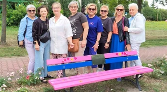 Po 4 latach odnowiono ławeczkę 15-lecia Piotrkowskiego Stowarzyszenia Amazonek 