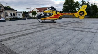 Śmigłowiec przyleciał do pacjenta z zawałem. Strażacy zabezpieczyli lądowanie LPR