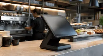 Od zamówienia do raportu sprzedaży – jak terminal POS organizuje pracę gastronomii?