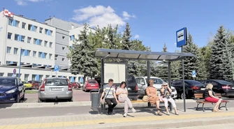 Za mała wiata przy przychodni? Adam Bak wyjaśnia, dlaczego nie mogła być większa