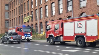 Pożar dawnego Sigmatexu w Piotrkowie. Na miejscu 4 zastępy straży pożarnej