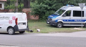 15-letni hulajnogista wyjechał wprost pod Fiata. Kask uratował mu życie