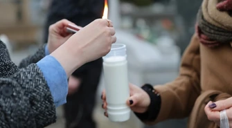 631 zniczy dla poległych. Wieczór Pamięci na cmentarzu wojennym w Milejowie