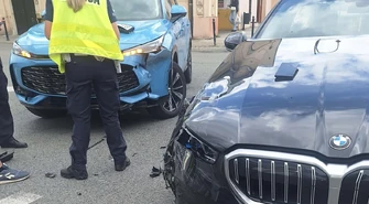 Luksusowe BMW zderzyło się z chińskim SUVem