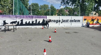 „Droga jest celem”. Przy Oddzielnej w Piotrkowie powstaje mural tworzony przez dzieci i artystów