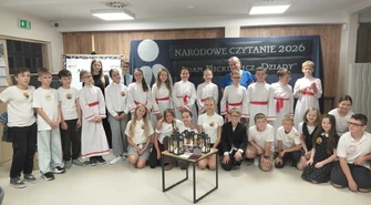„Dziady" wybrzmiały w Jarostach. 15. edycja Narodowego Czytania w Szkole Podstawowej im. Margarethy Kamprad w Jarostach