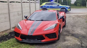 Corvette bez tablicy. Kierowca kupił je w internecie