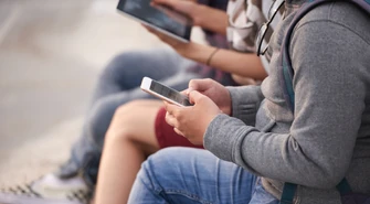 Zakaz telefonów w szkołach w Piotrkowie. Jak nowe zasady sprawdzają się w praktyce?