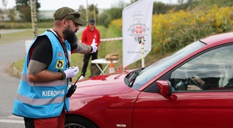 28 załóg na starcie Amatorskich Zawodów Samochodowych w Piotrkowie. Precyzja, adrenalina i walka o Puchar Prezydenta