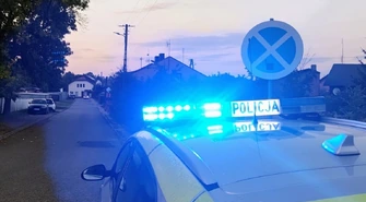 Zaparkował Audi na chodniku. Policjanci szybko odkryli, że kierowca ma więcej na sumieniu