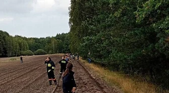 Zaginął 86-latek. Wyszedł z domu boso i bez telefonu, odnalazł go dron 