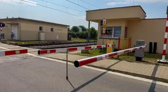 Nocne utrudnienia na przejazdach kolejowych. Kierowcy muszą liczyć się z przerwami w ruchu