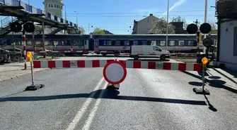 Nocne utrudnienia na przejazdach kolejowych. Zamknięcia w Piotrkowie i powiecie