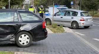 51-latka ranna w wypadku na Wojska Polskiego. Zderzyły się Skoda i Honda