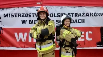 Strażacy z gminy Wola Krzysztoporska pobiegli po schodach Pałacu Kultury i Nauki