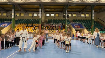 „Aktywna Lekcja WF z OSiR” wraca! Dzieci z Piotrkowa Trybunalskiego znów poznają sport od najlepszej strony