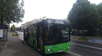 Autobus linii 5 odjeżdża zbyt szybko? Uczniowie II LO napisali petycję
