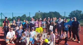 Turniej tenisowy – sportowa rywalizacja i świetna zabawa