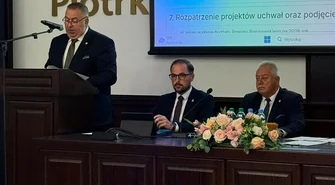 Za nami sesja Rady Powiatu Piotrkowskiego. Dobre wieści z DPS w Łochyńsku i kolejne inwestycje drogowe
