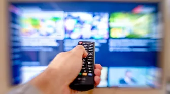 Szukasz kablówki w Piotrkowie Trybunalskim? Zobacz, czym różni się klasyczna telewizja od oglądania kanałów przez internet