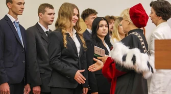 Ponad 400 nowych studentów rozpoczęło naukę w Akademii Piotrkowskiej. Uroczysta inauguracja roku akademickiego 2026/2027