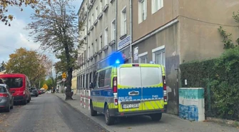 Bezpieczeństwo szkół w Piotrkowie i powiecie piotrkowskim. Policja patroluje placówki, szkoły wprowadzają dodatkowe zabezpieczenia