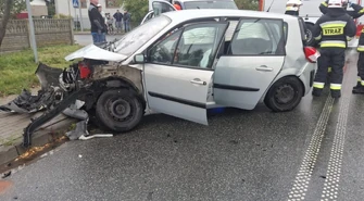 Zderzenie Audi i Renault przy wiadukcie S8. 46-latka ukarana mandatem