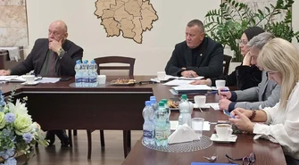 Pilna narada o bezpieczeństwie w szkołach. Uczestniczyli przedstawiciele powiatu piotrkowskiego