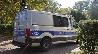 Alarmy bombowe w Piotrkowie i powiecie piotrkowskim. 13 placówek otrzymało wiadomości, policja wszczęła śledztwo