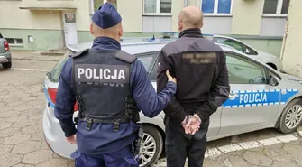 Policyjna obława w Łódzkiem. Zatrzymano 142 osoby. Jeden z mężczyzn ukrył się pod kołdrą