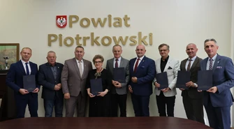 Powiat piotrkowski podpisał porozumienia z gminami. Bezpłatna pomoc prawna w ośmiu punktach