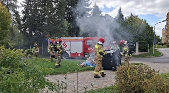 Zadymienie przy ulicy Kotarbińskiego w Piotrkowie. Na miejsce ruszyły cztery zastępy straży pożarnej