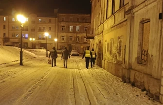 Piotrków. Policjanci i pracownicy MOPR szukali osób potrzebujących pomocy