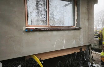 Pożar garażu w Michałowie. Samochód spłonął doszczętnie uszkodzony także dom