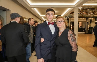 Piękna studniówka III Liceum Ogólnokształcącego w Piotrkowie Trybunalskim 2026 polonez tradycja i elegancki bal maturzystów