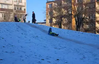 Styczeń w końcu dopisał śniegiem. To idealna okazja na zimowe aktywności. Jak Piotrkowianie spędzają prawdziwie zimowy weekend