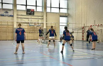 Młode siatkarki walczyły o mistrzostwo powiatu