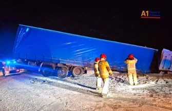 Zasypane drogi i paraliż komunikacyjny. Ciężarówka zablokowała A1 problemy na drogach w regionie