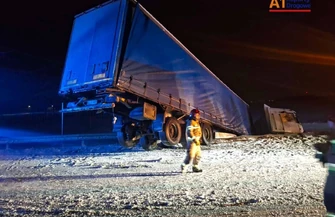 Zasypane drogi i paraliż komunikacyjny. Ciężarówka zablokowała A1 problemy na drogach w regionie