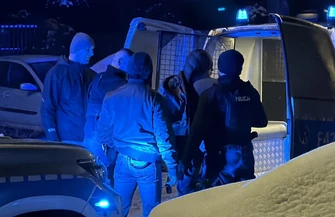 Zabarykadował się w mieszkaniu na Działkowej. W lokalu była kobieta możliwe że także dziecko