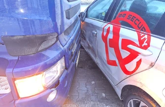 Zderzenie ciężarówki z osobówką na ul. Sulejowskiej w Piotrkowie