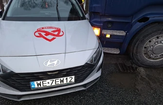 Zderzenie ciężarówki z osobówką na ul. Sulejowskiej w Piotrkowie