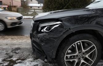 Audi wymusiło pierwszeństwo i uderzyło w Mercedesa