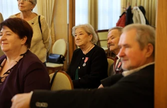 Złote gody w Piotrkowie. Medale za 50 lat wspólnego życia wręczone siedmiu parom