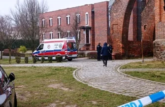 Skazany za zabójstwo schował się w wersalce