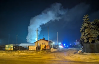 Pożar tartaku w Piotrkowie Trybunalskim. Płonie zakład przy ul. Roosevelta świadkowie mówią o wybuchach