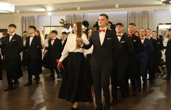 Studniówka ZSP nr 2 w Piotrkowie Trybunalskim Pioma w Arboretum w Studziankach